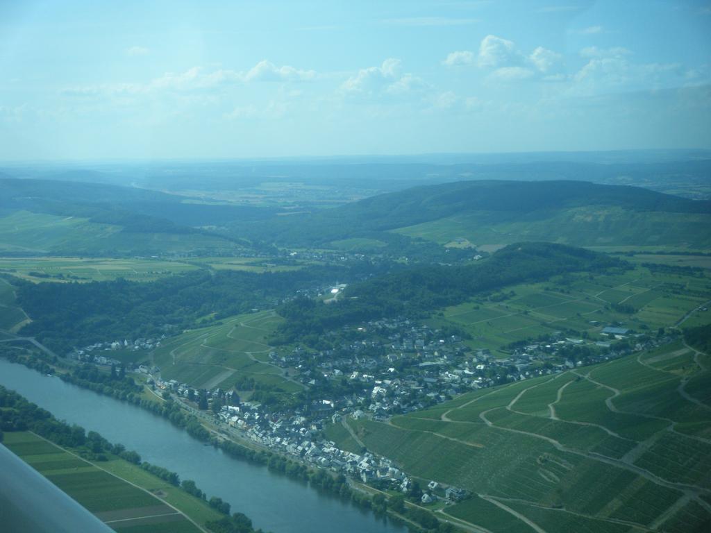 Ferienwohnungen "Moselblick" Lieser Bilik gambar
